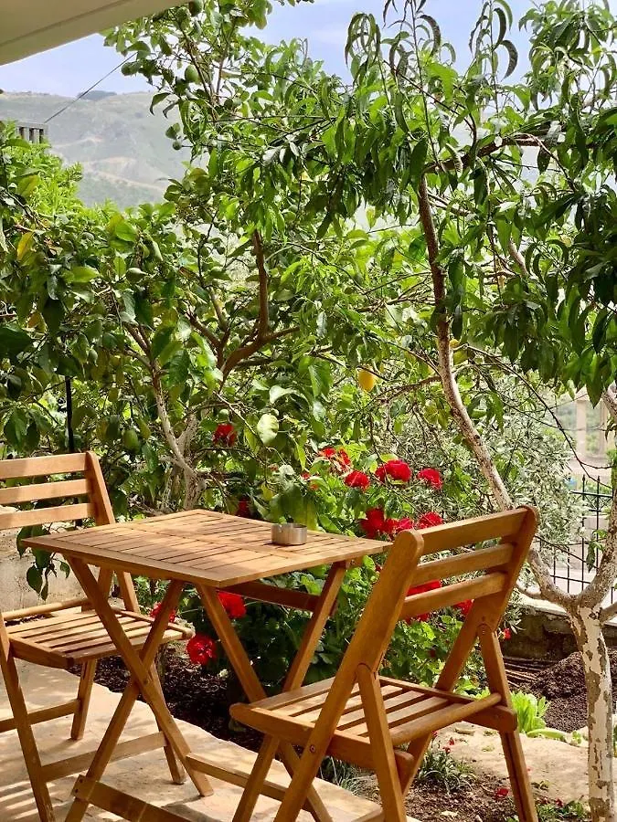 Tzavelitiko Home Himare Guest house
